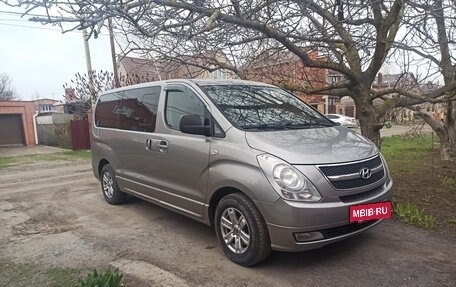 Hyundai H-1 II рестайлинг, 2011 год, 2 100 000 рублей, 3 фотография