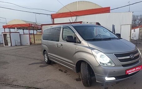 Hyundai H-1 II рестайлинг, 2011 год, 2 100 000 рублей, 4 фотография