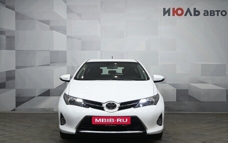 Toyota Auris II, 2013 год, 1 355 000 рублей, 2 фотография