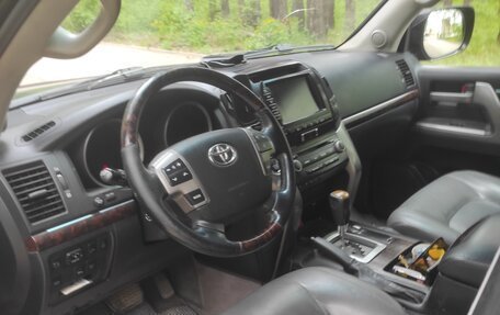 Toyota Land Cruiser 200, 2010 год, 2 900 000 рублей, 5 фотография