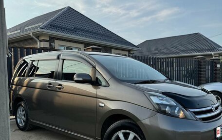 Toyota ISis I, 2010 год, 1 180 000 рублей, 4 фотография