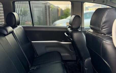 Toyota ISis I, 2010 год, 1 180 000 рублей, 13 фотография