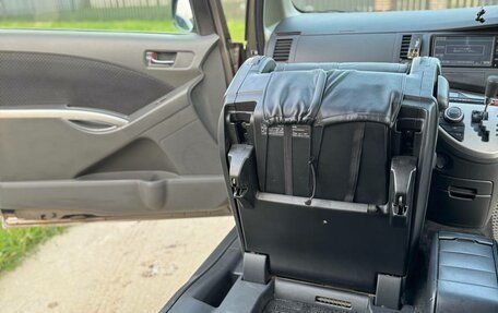 Toyota ISis I, 2010 год, 1 180 000 рублей, 14 фотография