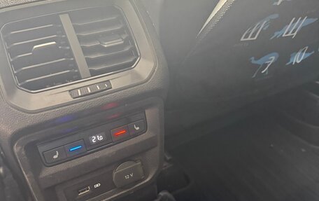 Volkswagen Tiguan II, 2018 год, 2 800 000 рублей, 16 фотография