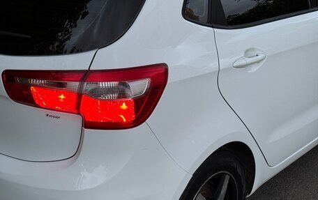KIA Rio III рестайлинг, 2014 год, 940 000 рублей, 30 фотография