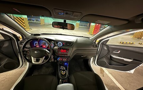 KIA Rio III рестайлинг, 2014 год, 940 000 рублей, 32 фотография