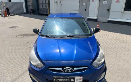 Hyundai Solaris II рестайлинг, 2012 год, 600 000 рублей, 2 фотография