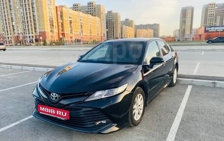 Toyota Camry, 2018 год, 2 350 000 рублей, 1 фотография