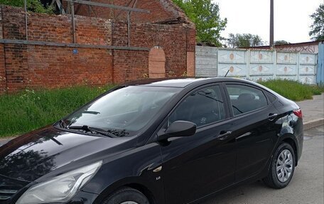 Hyundai Solaris II рестайлинг, 2015 год, 890 000 рублей, 3 фотография