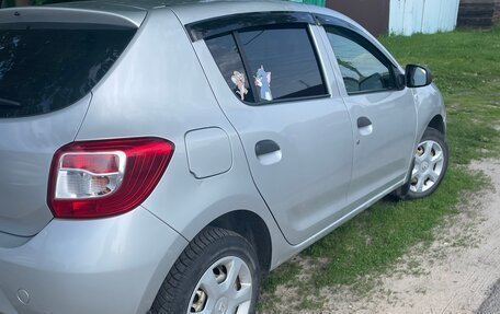 Renault Sandero II рестайлинг, 2014 год, 700 000 рублей, 4 фотография