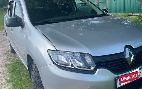 Renault Sandero II рестайлинг, 2014 год, 700 000 рублей, 2 фотография