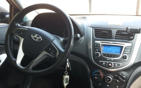 Hyundai Solaris II рестайлинг, 2011 год, 1 400 000 рублей, 7 фотография