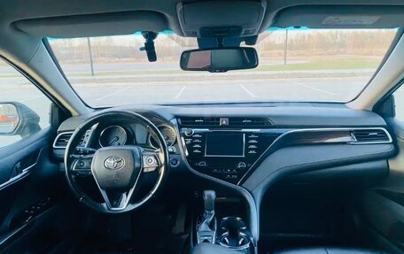 Toyota Camry, 2018 год, 2 350 000 рублей, 14 фотография