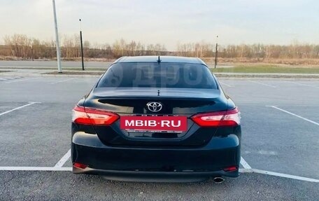 Toyota Camry, 2018 год, 2 350 000 рублей, 8 фотография