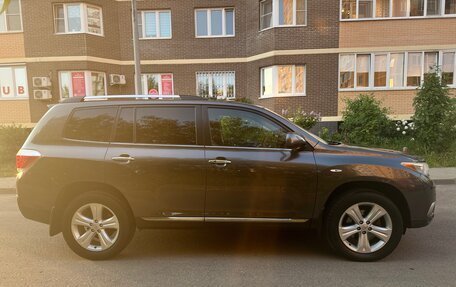 Toyota Highlander III, 2011 год, 1 870 000 рублей, 4 фотография