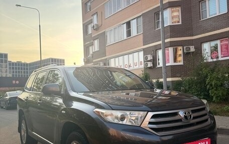 Toyota Highlander III, 2011 год, 1 870 000 рублей, 3 фотография