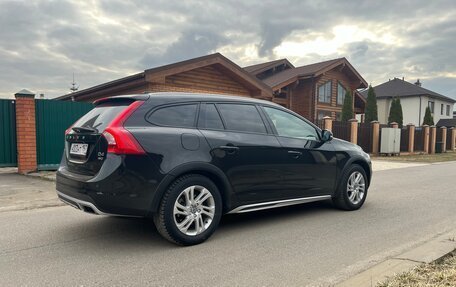 Volvo V60 Cross Country II, 2015 год, 1 950 000 рублей, 4 фотография