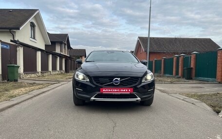 Volvo V60 Cross Country II, 2015 год, 1 950 000 рублей, 2 фотография