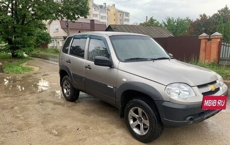 Chevrolet Niva I рестайлинг, 2012 год, 530 000 рублей, 3 фотография