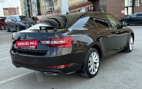 Skoda Superb III рестайлинг, 2016 год, 2 480 000 рублей, 3 фотография