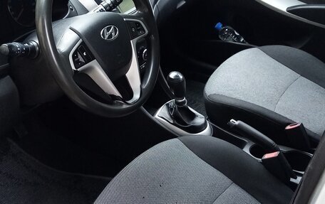 Hyundai Solaris II рестайлинг, 2013 год, 710 000 рублей, 10 фотография