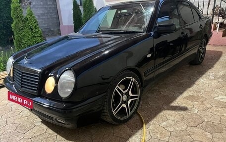 Mercedes-Benz E-Класс, 1998 год, 700 000 рублей, 4 фотография