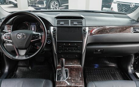 Toyota Camry, 2017 год, 1 999 000 рублей, 11 фотография