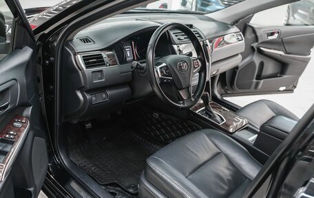 Toyota Camry, 2017 год, 1 999 000 рублей, 6 фотография