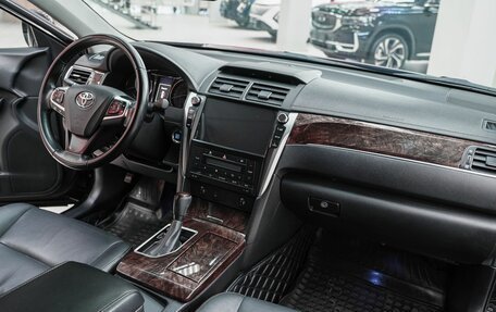Toyota Camry, 2017 год, 1 999 000 рублей, 13 фотография