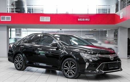 Toyota Camry, 2017 год, 1 999 000 рублей, 3 фотография