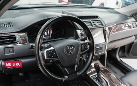 Toyota Camry, 2017 год, 1 999 000 рублей, 10 фотография