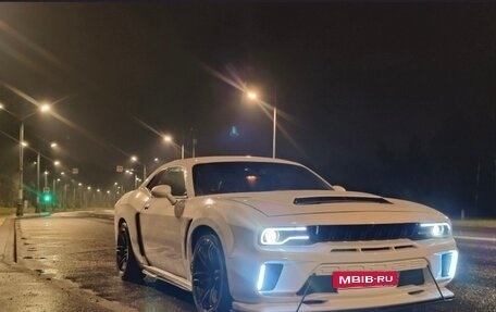 Dodge Challenger III рестайлинг 2, 2013 год, 4 980 000 рублей, 2 фотография