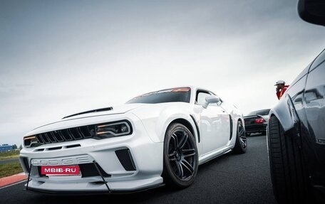 Dodge Challenger III рестайлинг 2, 2013 год, 4 980 000 рублей, 3 фотография