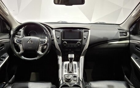Mitsubishi Pajero Sport III рестайлинг, 2018 год, 2 700 000 рублей, 9 фотография