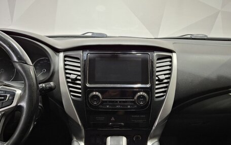 Mitsubishi Pajero Sport III рестайлинг, 2018 год, 2 700 000 рублей, 13 фотография