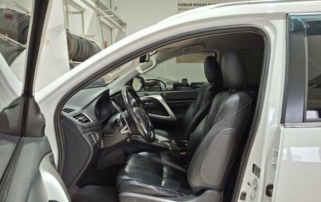 Mitsubishi Pajero Sport III рестайлинг, 2018 год, 2 700 000 рублей, 17 фотография