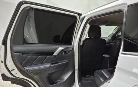 Mitsubishi Pajero Sport III рестайлинг, 2018 год, 2 700 000 рублей, 24 фотография