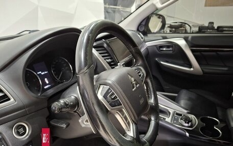 Mitsubishi Pajero Sport III рестайлинг, 2018 год, 2 700 000 рублей, 23 фотография