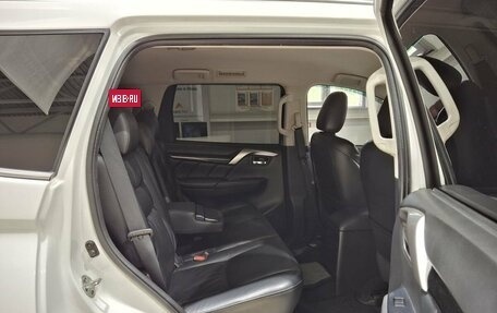 Mitsubishi Pajero Sport III рестайлинг, 2018 год, 2 700 000 рублей, 18 фотография