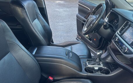 Toyota Highlander III, 2015 год, 3 200 000 рублей, 10 фотография