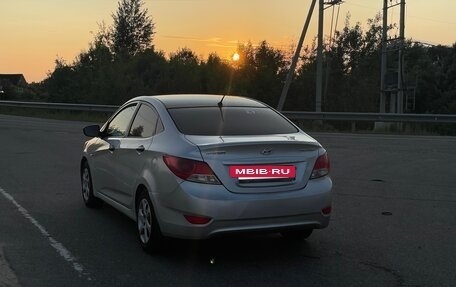 Hyundai Solaris II рестайлинг, 2011 год, 750 000 рублей, 5 фотография