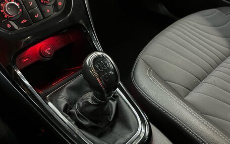 Opel Astra J, 2015 год, 790 000 рублей, 17 фотография