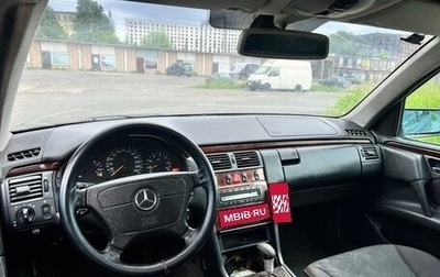 Mercedes-Benz E-Класс, 2001 год, 225 000 рублей, 1 фотография