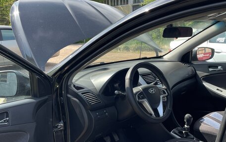 Hyundai Solaris II рестайлинг, 2013 год, 650 000 рублей, 5 фотография