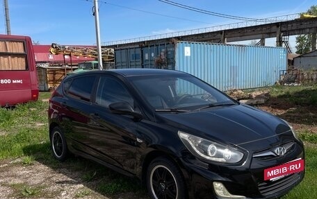 Hyundai Solaris II рестайлинг, 2013 год, 650 000 рублей, 3 фотография