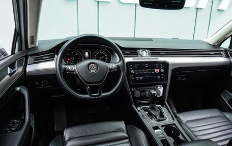 Volkswagen Passat B8 рестайлинг, 2017 год, 1 800 000 рублей, 6 фотография