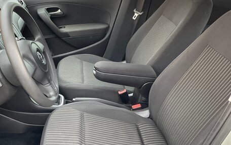 Volkswagen Polo VI (EU Market), 2011 год, 950 000 рублей, 18 фотография