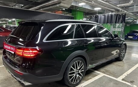 Mercedes-Benz E-Класс, 2022 год, 13 500 000 рублей, 2 фотография