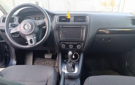 Volkswagen Jetta VI, 2011 год, 920 000 рублей, 5 фотография