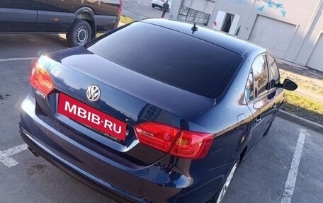 Volkswagen Jetta VI, 2011 год, 920 000 рублей, 4 фотография